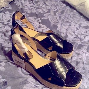 Liz Claiborne sandals color black